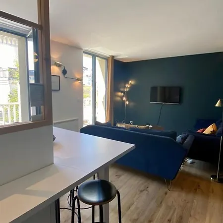 Cosy Flat Close To The Sea With Large Terrace *