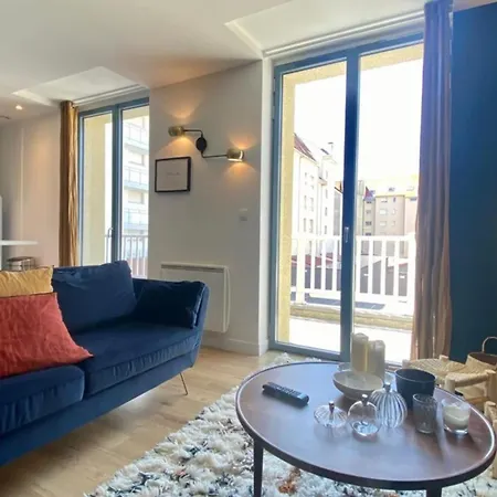 Cosy Flat Close To The Sea With Large Terrace Apartment